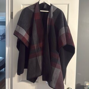 NWOT Ike Behar one size poncho black and maroon